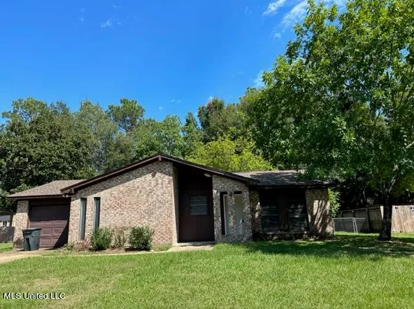 1324 Glacier Ave, Ocean Springs, MS 39564