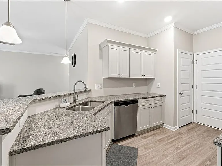 334 Melody Ln — Photo 10