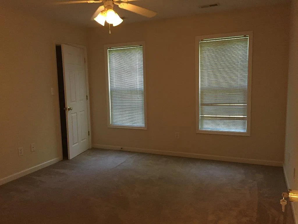 412 Marshbanks Street - 1 — Photo 3