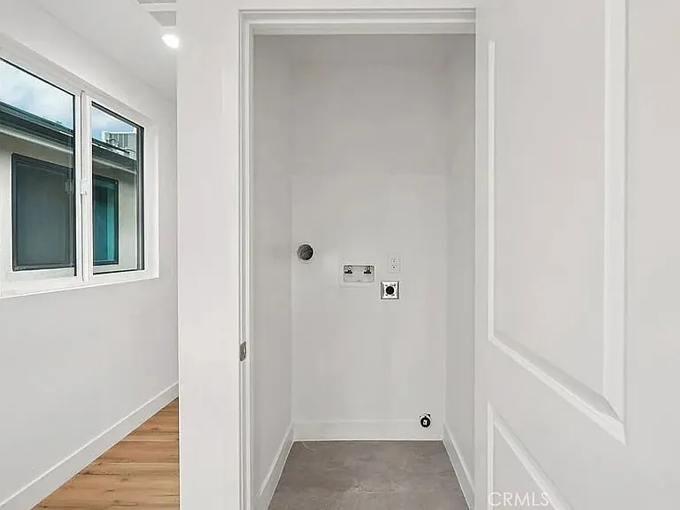 10422 1/2 Graham Ave — Photo 22
