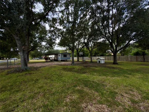128 Julius St, El Campo, TX 77437