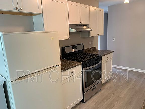 5th image of 422 N Cambridge Dr
