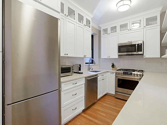 5th image of 108 E 86th St #8E