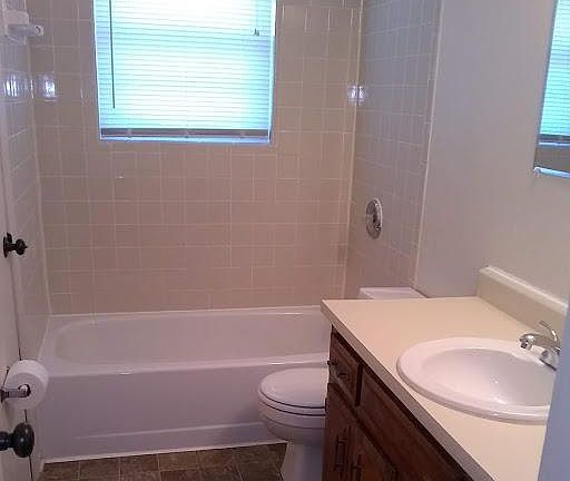 3rd image of 7000 N Chas Dr