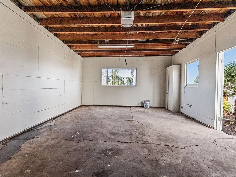 915 Civic Center Dr — Photo 21