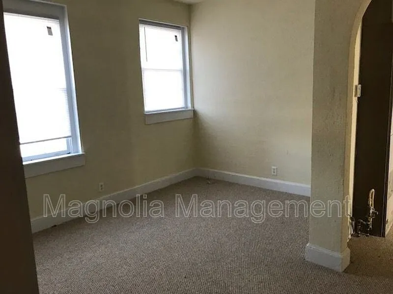 2 bed, 1.0 bath, $725 — Photo 2