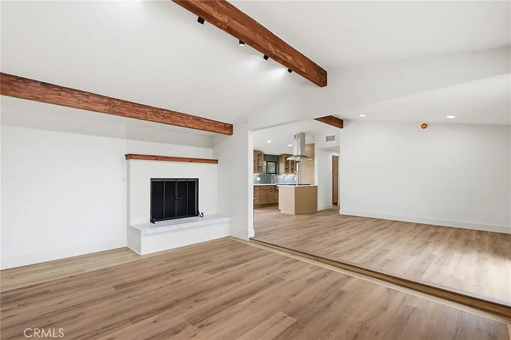 4 bed, 1391 sqft, $4,500 — Photo 3