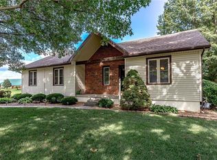1807 NE Abbey Ln, Lees Summit, MO 64086