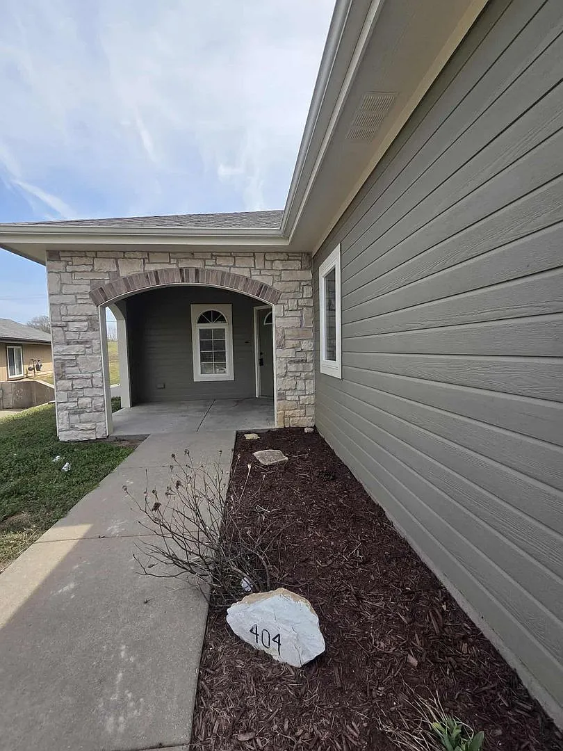 404 Michaels Court — Photo 3