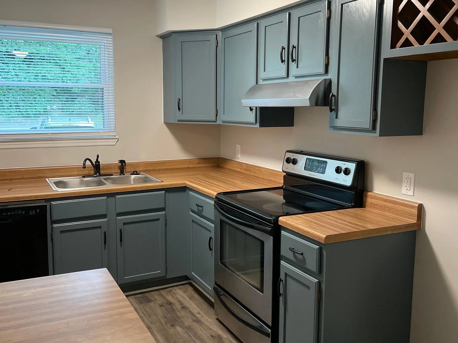 2 bed, 2.5 bath, 1282 sqft, $1,800 — Photo 3