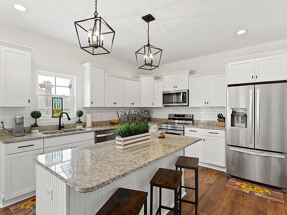 2nd image of 1055 Graystone Ln