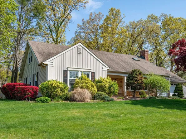 157 Sycamore Circle, Stony Brook, NY 11790