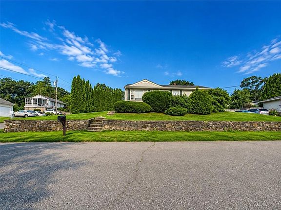 2nd image of 10 Grandview Dr