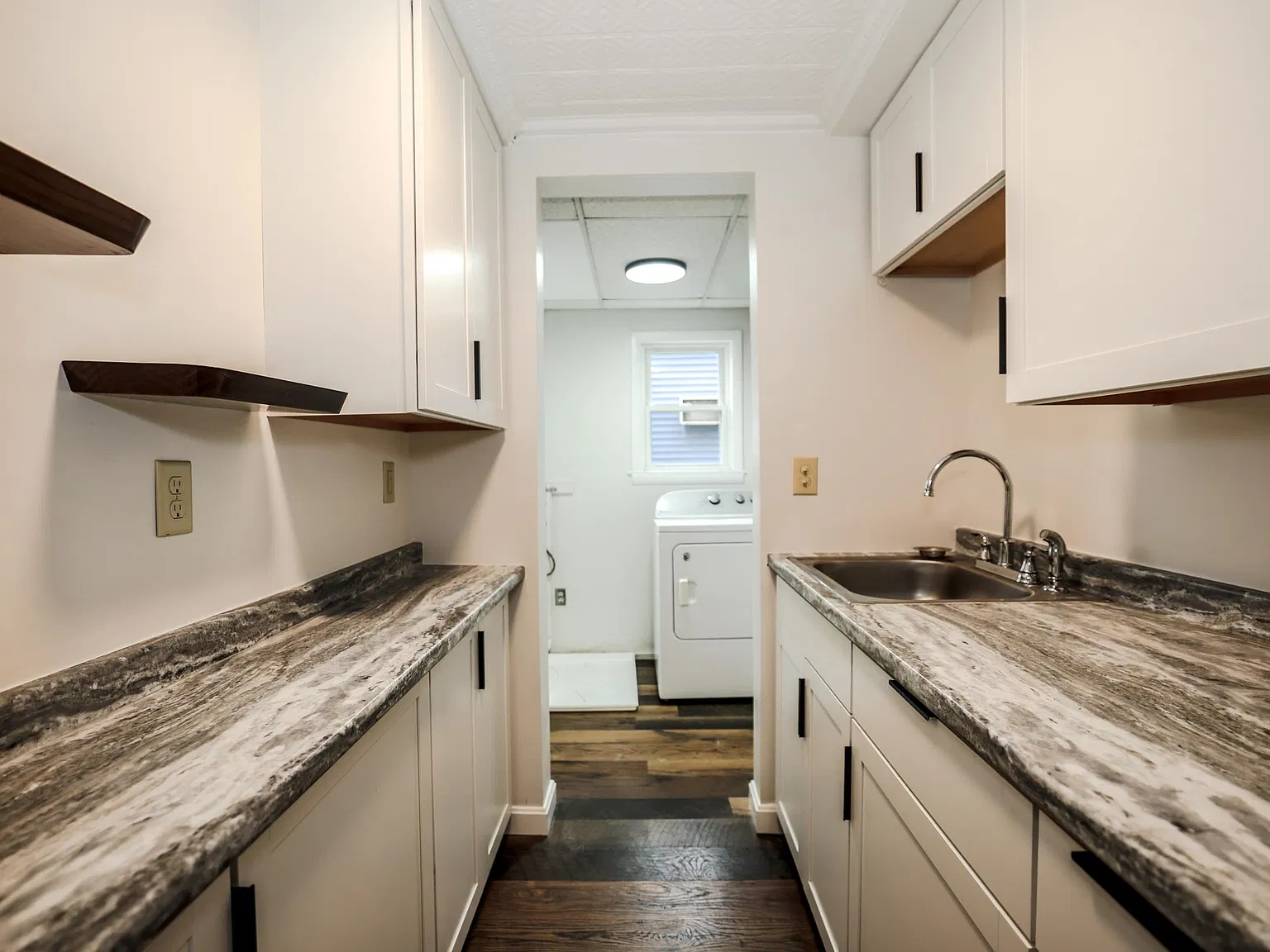 2 bed, 1.0 bath, 1300 sqft, $2,200 — Photo 3