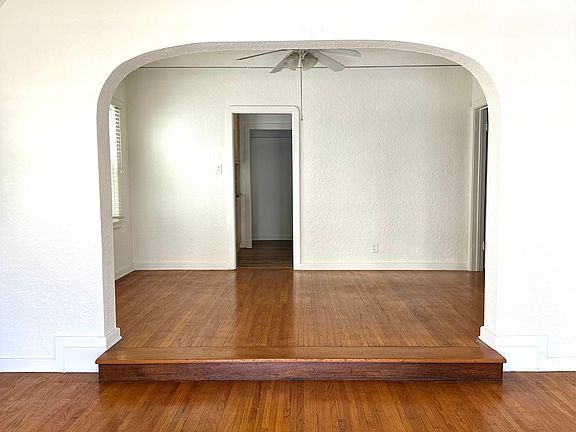 4th image of 450 1/2 N Orange Grove Ave #450