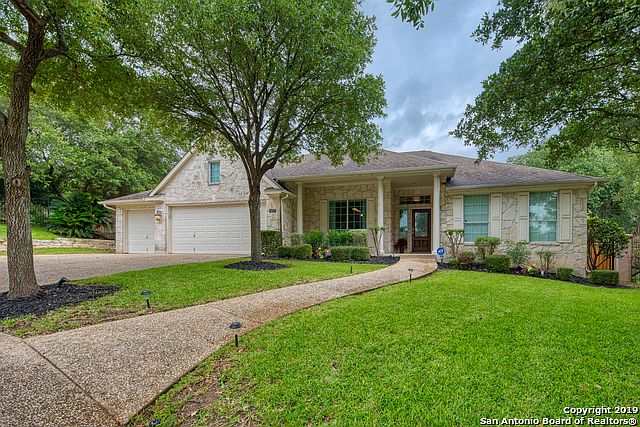 1st image of 407 Carpenter Cir