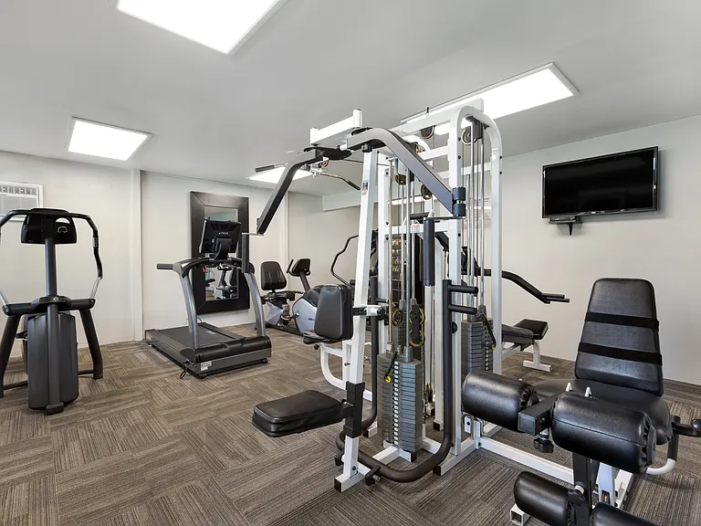 Chatsworth Pointe Apartment Homes — Photo 7