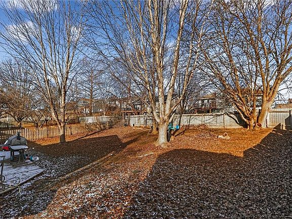 4th image of 303 Porter Dr