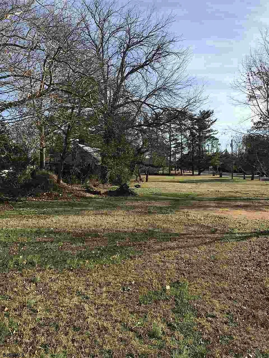 2203 E Broad St photo 1