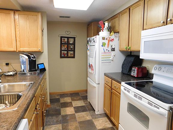 4th image of 200 Willow Ct APT 4E