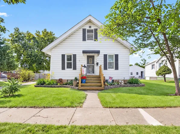 210 S 10th St, Rochelle, IL 61068