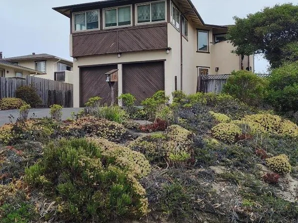 105 Roberts Ave, Monterey, CA 93940