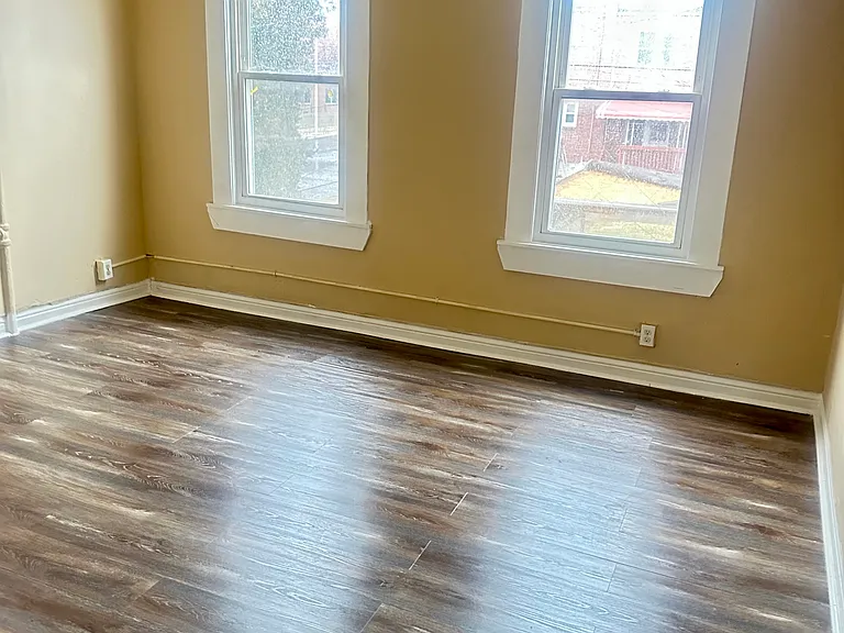 2240 Penrose Ave — Photo 13