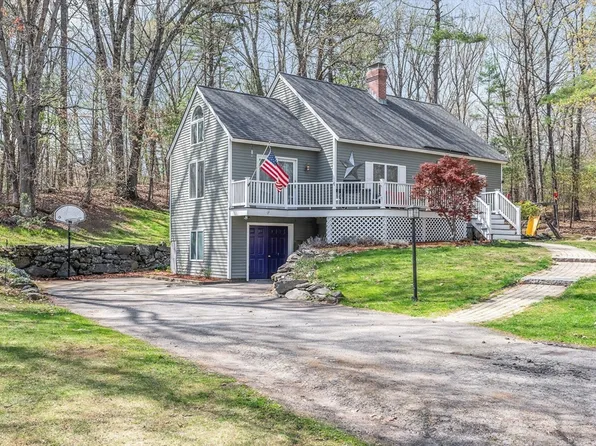 111 Stonebridge Dr, Dracut, MA 01826