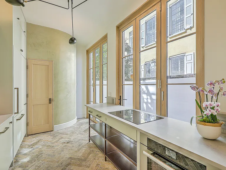37 State St — Photo 15