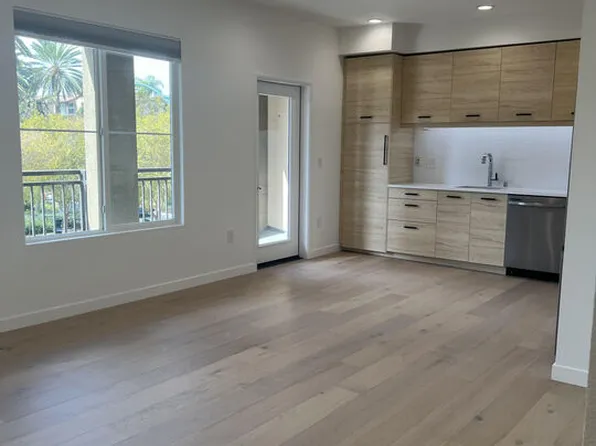 6020 Seabluff Dr Unit 205, Playa Vista, CA 90094