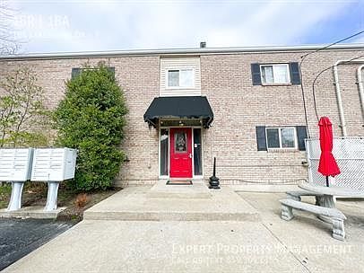 1st image of 164 Lakeshore Dr APT 9