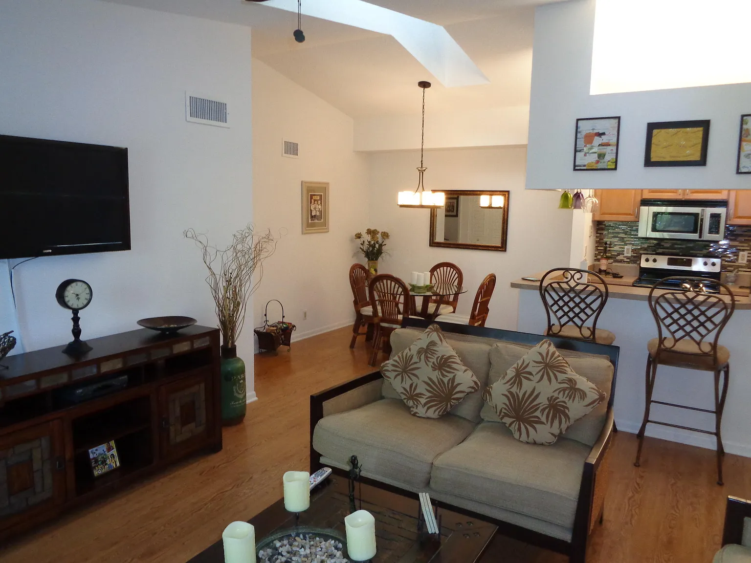 2 bed, 2.0 bath, 1018 sqft, $1,895 — Photo 3