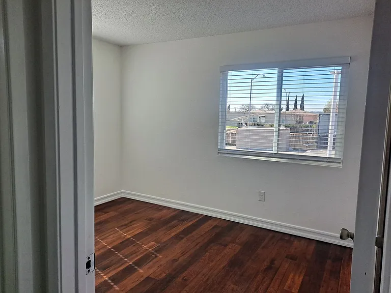 1477 Broadway — Photo 3