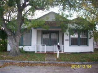 101 1st St, Refugio, TX 78377