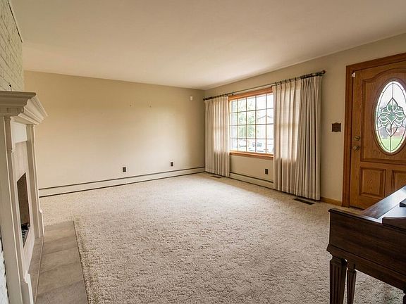 4th image of 1 Tracy Ln