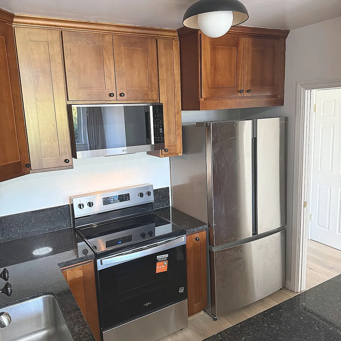 2 bed, 1070 sqft, $6,975 — Photo 4
