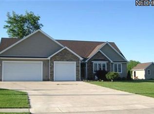 824 Dalton Dr NW, Warren, OH 44481