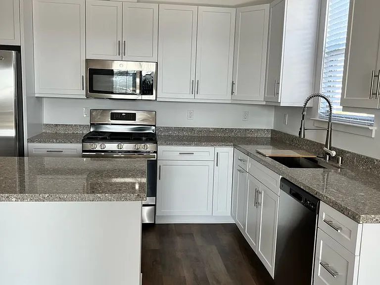 Emerald Ridge Apartments — Photo 33