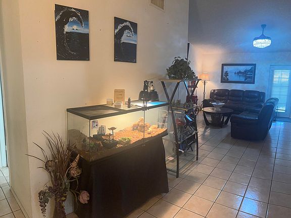 4th image of 9002 W CORONADO Road