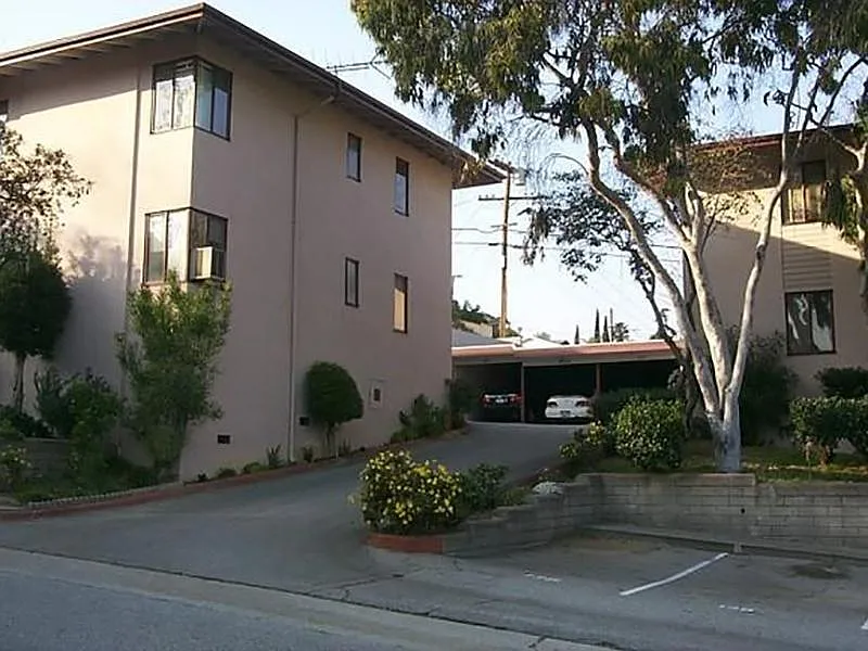 Verdugo Mesa Apartments — Photo 2
