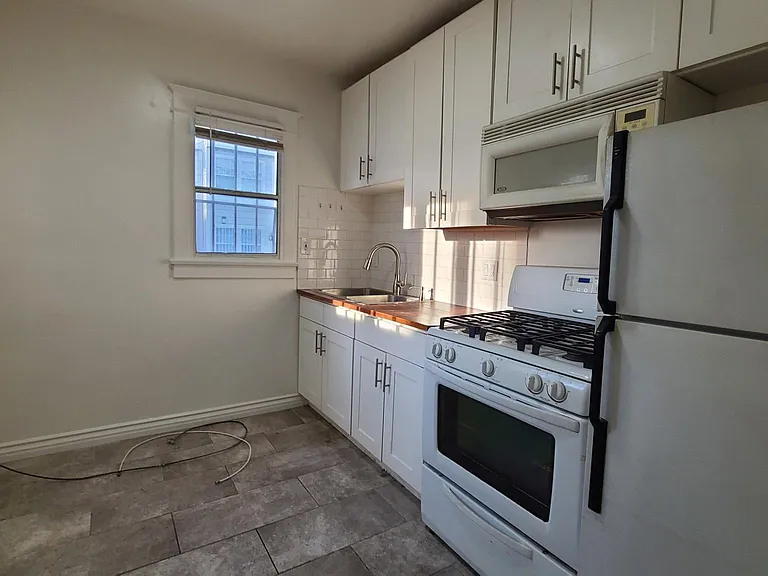1195 W 30th St #1/2 — Photo 7