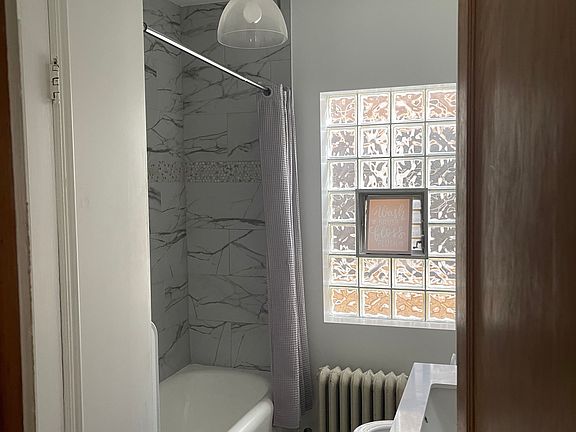 3rd image of 2247 Harvey Ave #1R