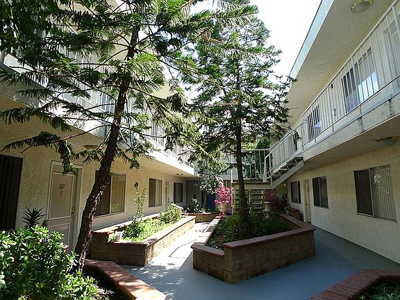 5th image of 13805 Sherman Way #108