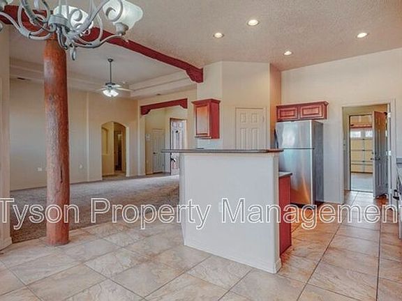 4th image of 4401 Beresford Ln NW
