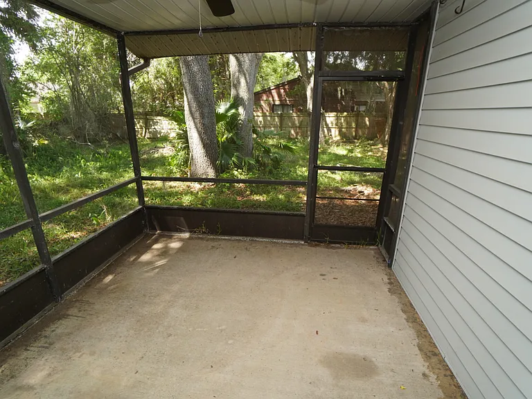 1563 Hancock Ln — Photo 7