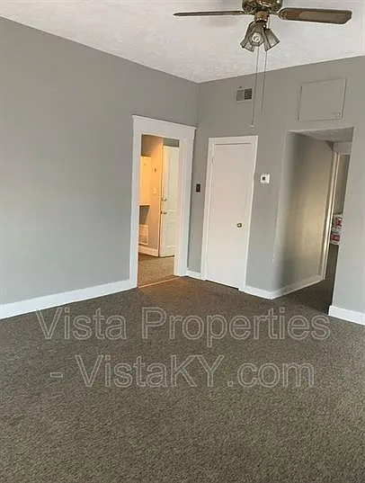 514 W Oak St — Photo 6