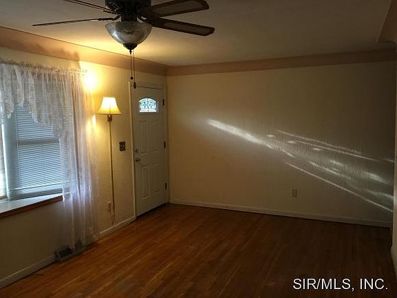 3rd image of 215 Cottage Hill Dr