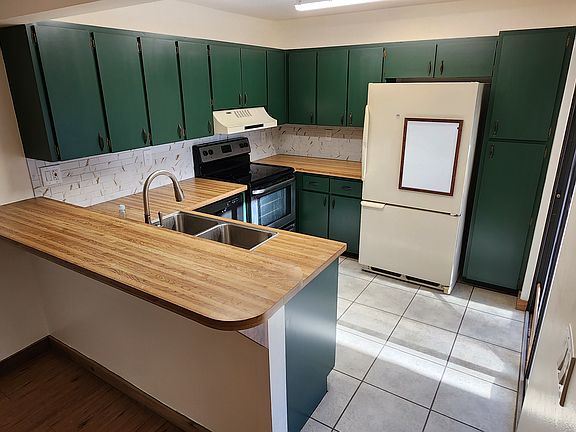 Kitchen - breakfast bar