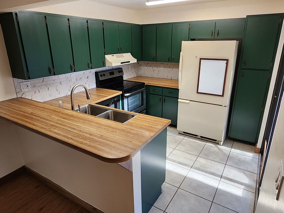 Kitchen - breakfast bar