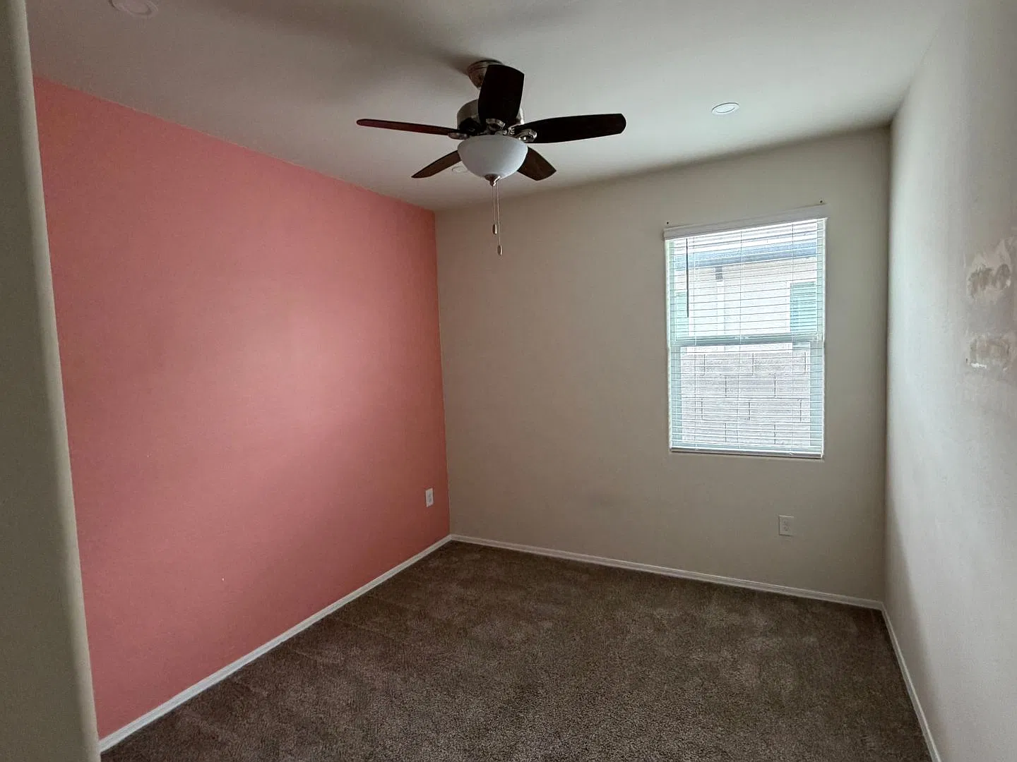 New Build - Pristine Condition! Coolidge 4 Bed 2 Bath W/3 Car Garage — Photo 4
